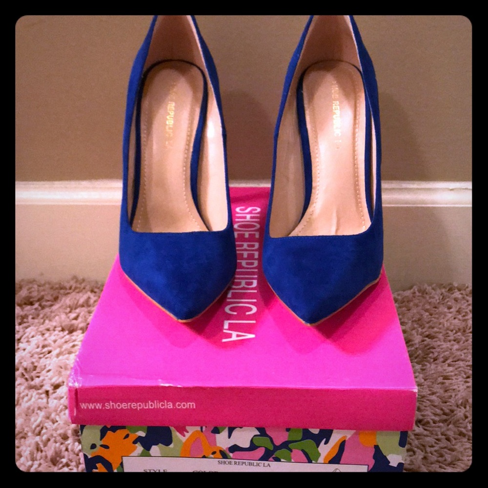 Cobalt blue suede pumps